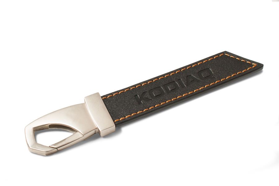 V1-Leder-Schlüsselanhänger mit Skoda-Logo – kaufen Sie im Online-Shop